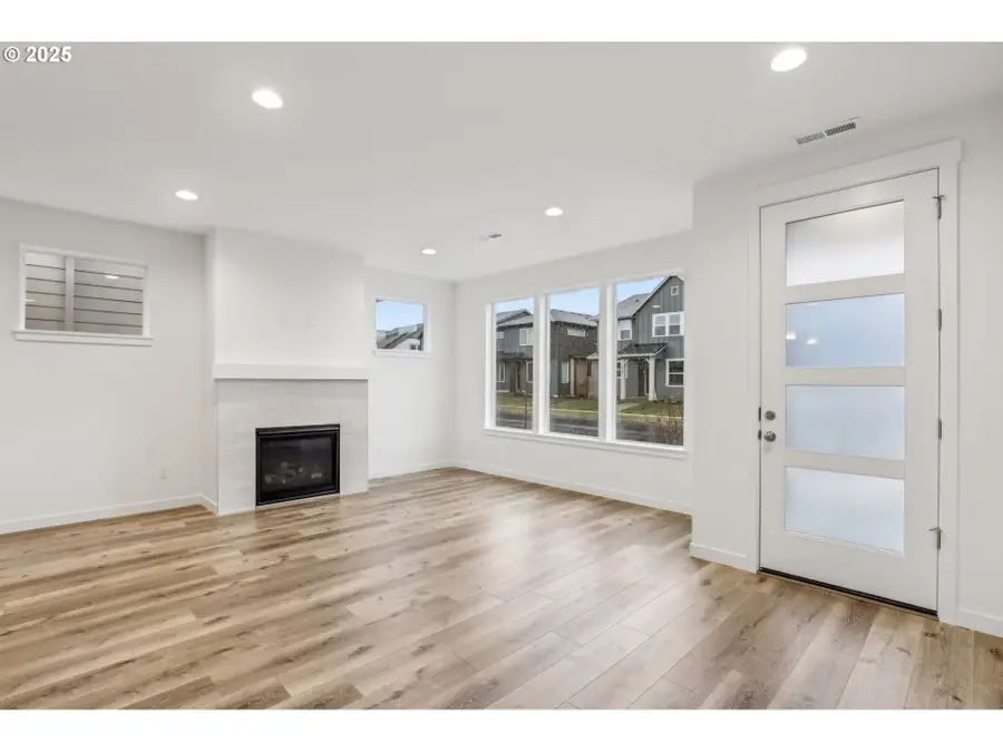 8381 SE Barlow Ln, Hillsboro, OR 97123 - Image #3