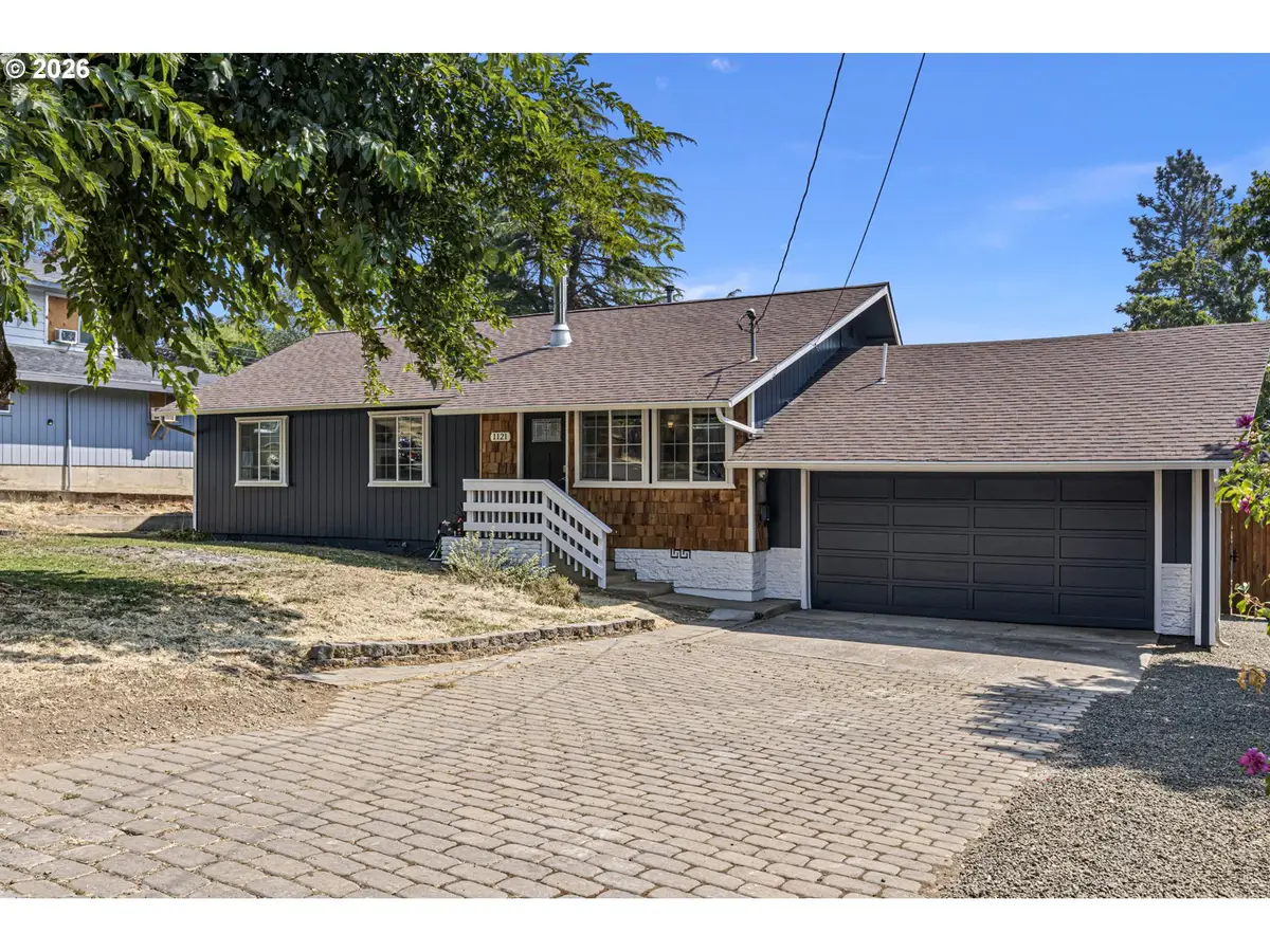 1121 NE Hawthorne Ave, Myrtle Creek, OR 97457 - #1