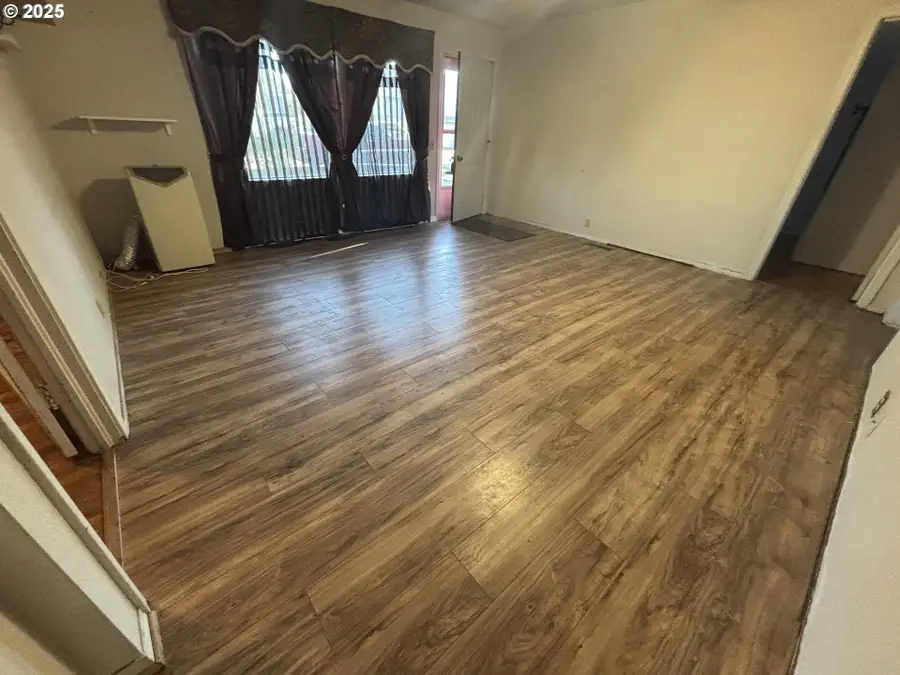 769 NE Christian St, Myrtle Creek, OR 97457 - Image #2