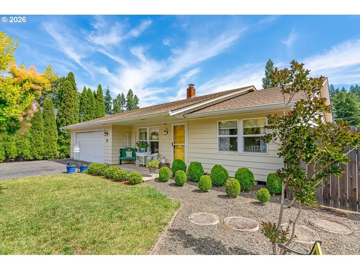 915 Madison St, Silverton, OR 97381 - #1