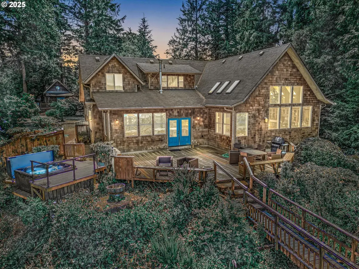 1050 SE Shady Cove Ln, Waldport, OR 97394 - Image #1