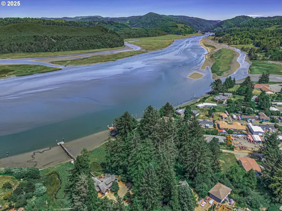 1050 SE Shady Cove Ln, Waldport, OR 97394 - Image #3