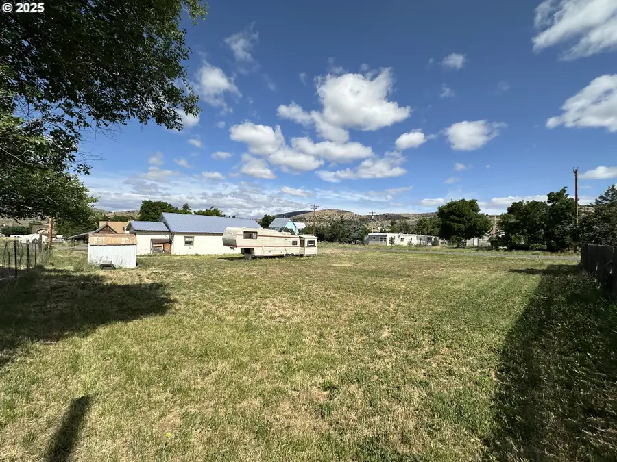 1001 B St, Fossil, OR 97830 - Image #3