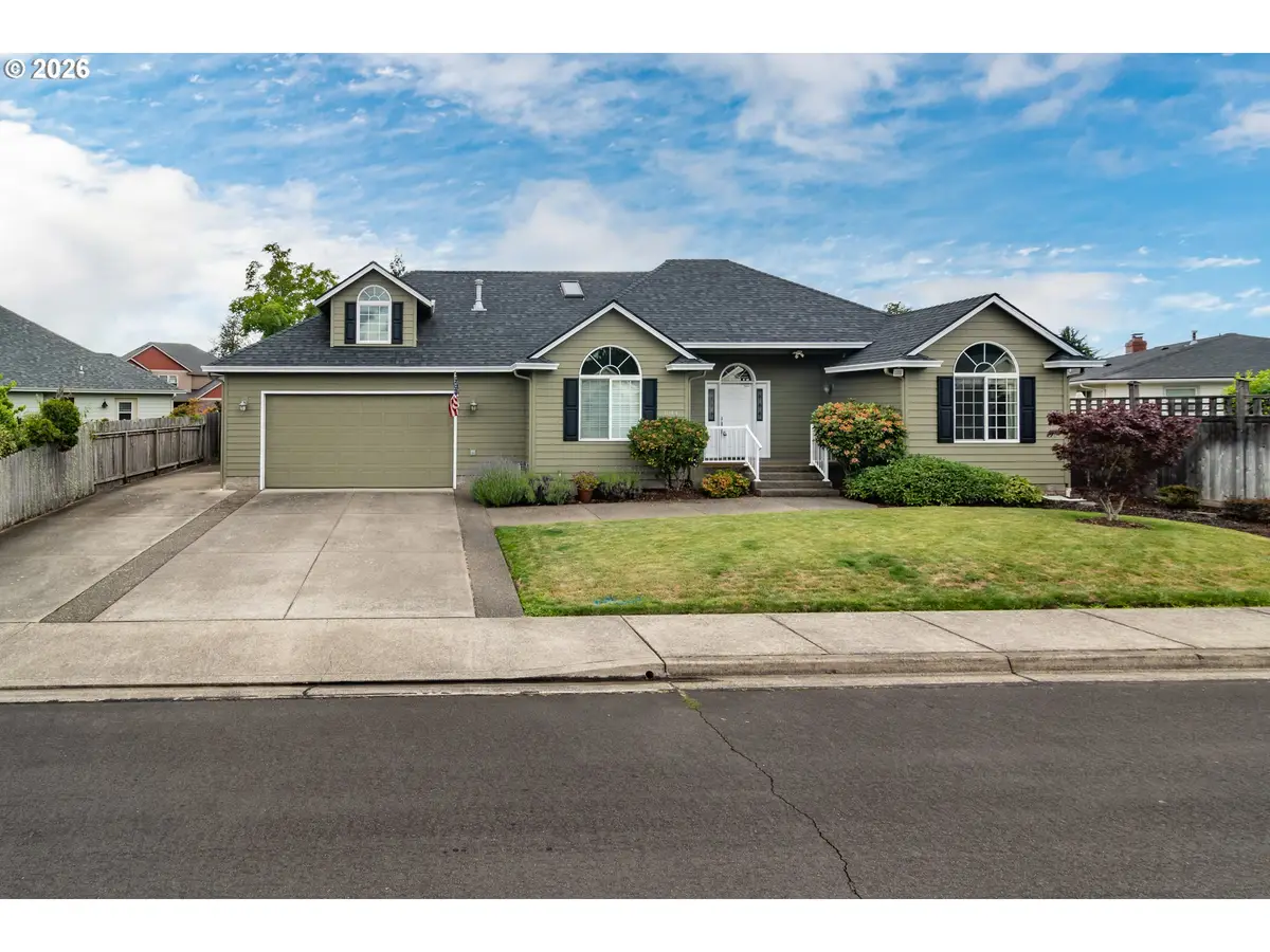 1044 NW Kring St, Roseburg, OR 97471 - #1