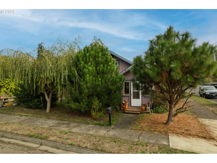 655 6th St, Myrtle Point, OR 97458 - Image #3