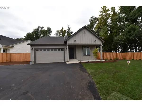 871 Oakleaf Way, Silverton, OR 97381