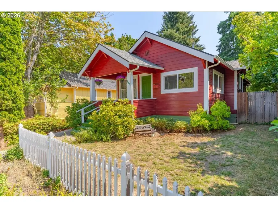 880 NE Thompson Ave, Salem, OR 97301 - #2