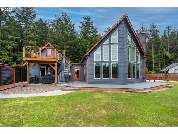 810 SW Wakeetum St, Waldport, OR 97394
