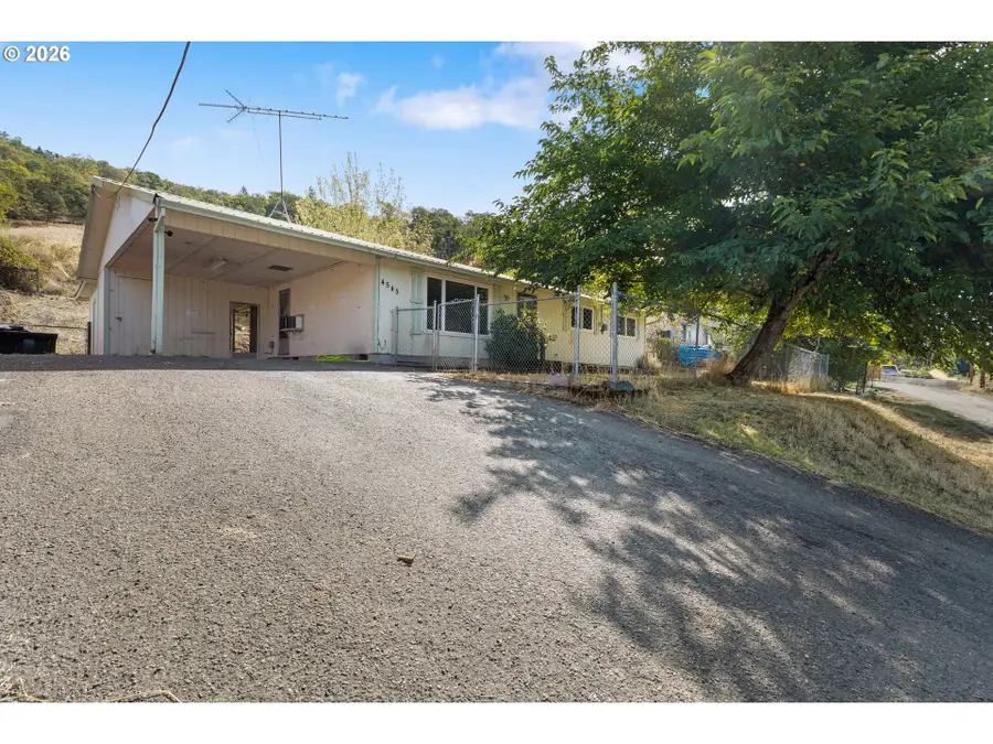 4545 Ridenour St, Roseburg, OR 97470 - #2
