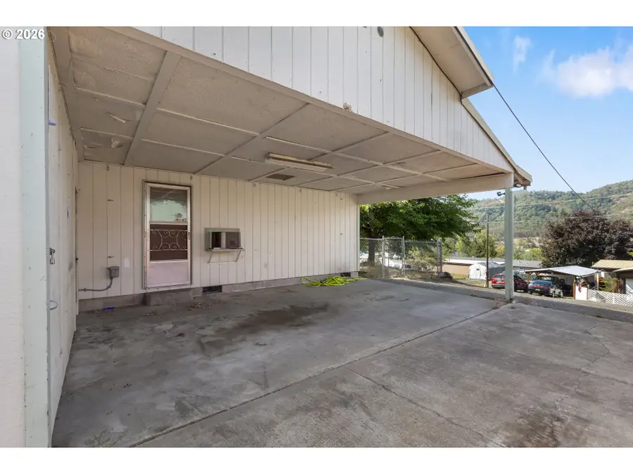 4545 Ridenour St, Roseburg, OR 97470 - #3