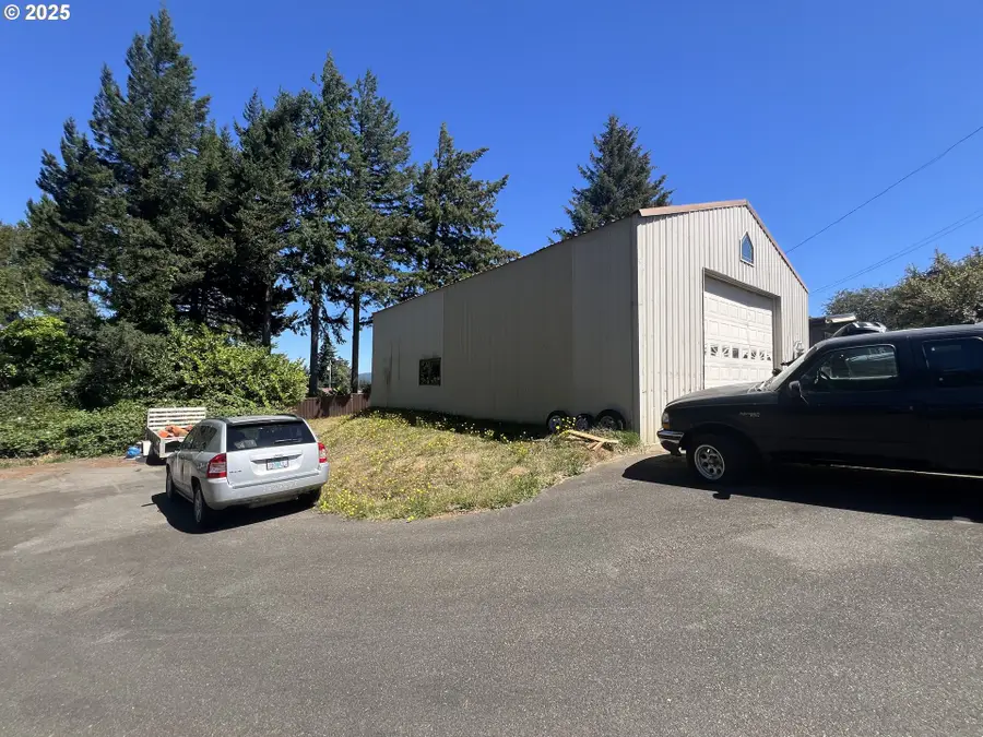 760 Oconnell St, North Bend, OR 97459 - Image #2