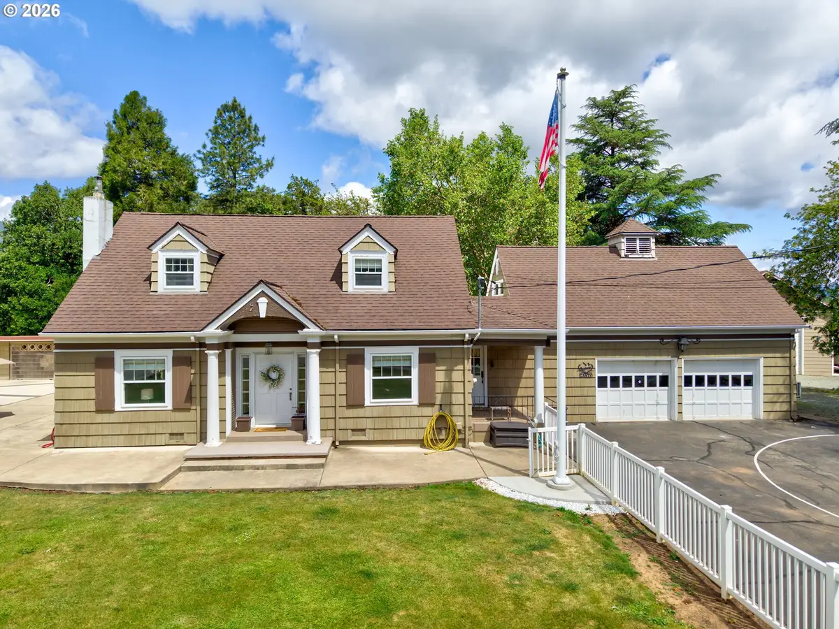 1631 Glenbrook Loop Rd, Riddle, OR 97469 - #1