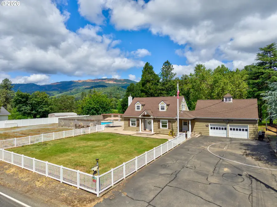 1631 Glenbrook Loop Rd, Riddle, OR 97469 - #3