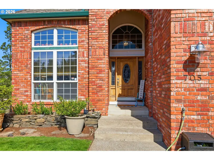 705 S 68th Pl, Springfield, OR 97478 - #2