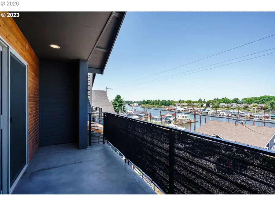 302 N Bridgeton Rd #A, Portland, OR 97217 - #3