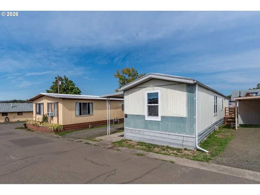 581 NE Alameda #37, Roseburg, OR 97470 - #3