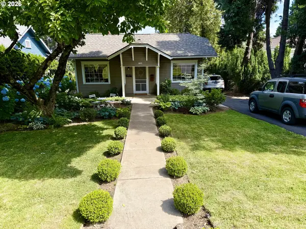 1204 State St, HoodRiver, OR 97031