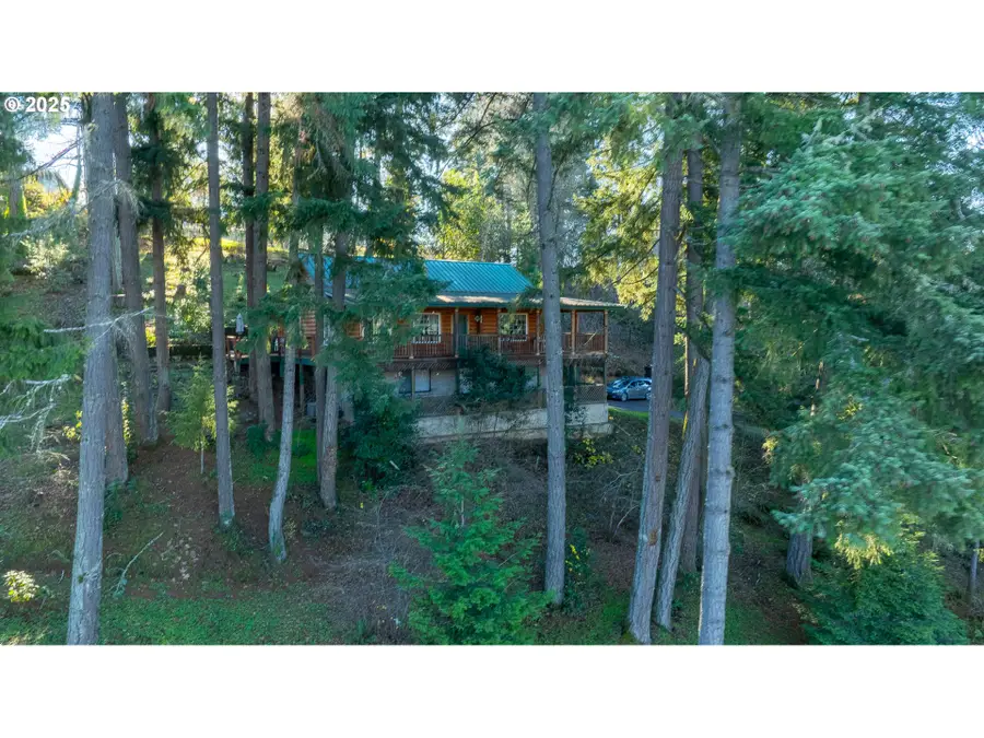 173 Park St, Glide, OR 97443 - #3