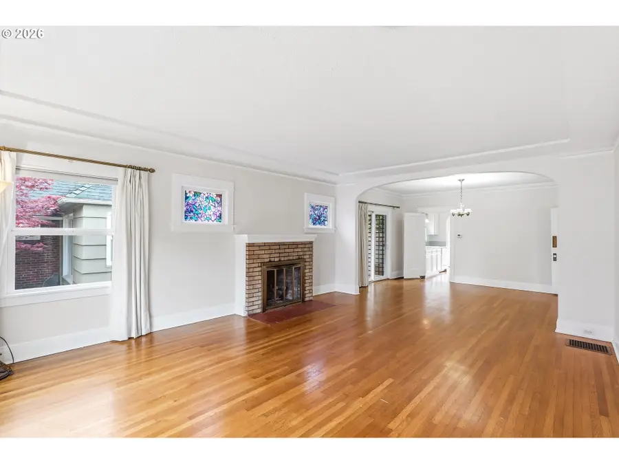 3366 NE Oregon St, Portland, OR 97232 - #3