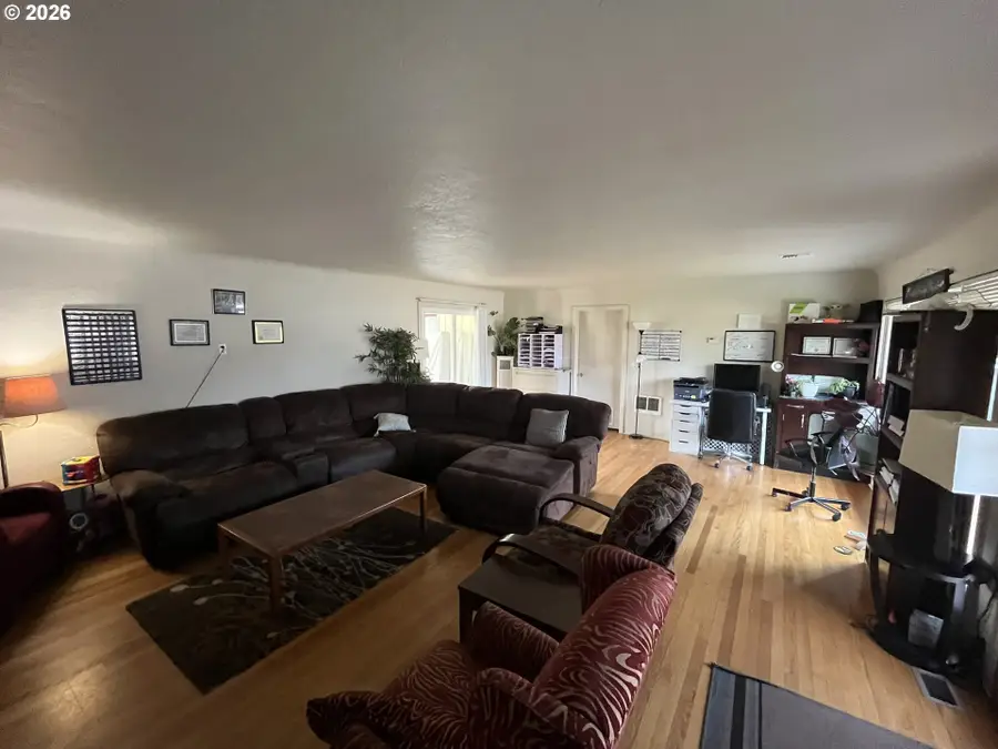 1022 Horn Ln, Eugene, OR 97404 - #3