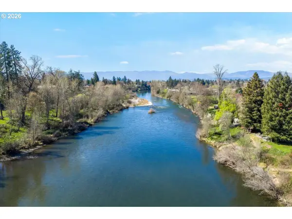 1300 Daisy Ln, GrantsPass, OR 97527