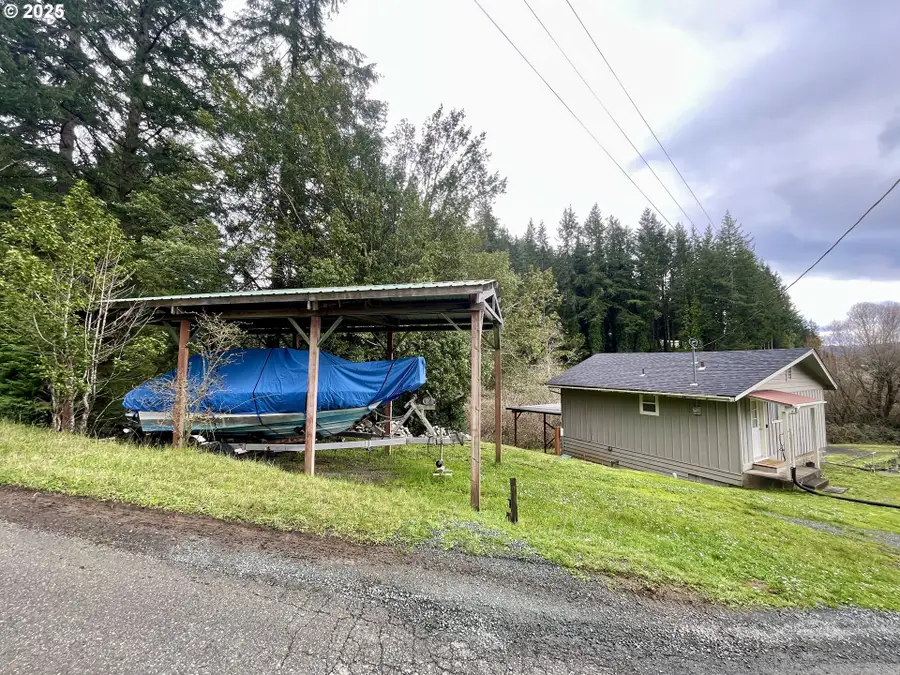 54825 Robinson Rd, Coquille, OR 97423 - Image #2