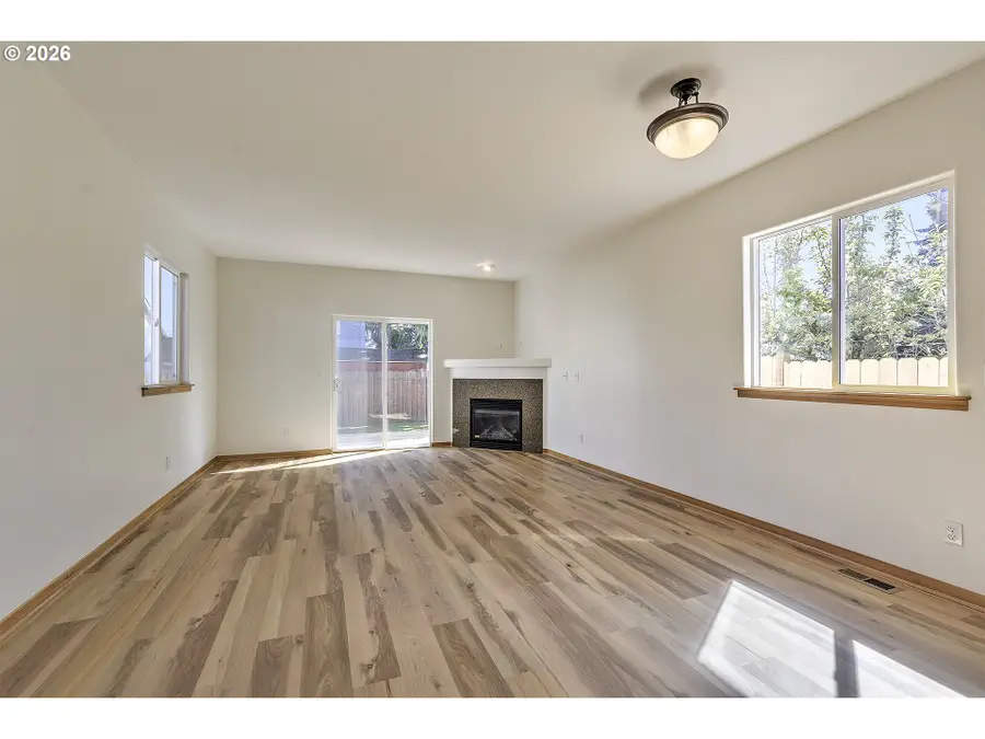 8806 N Fiske Ave, Portland, OR 97203 - #2