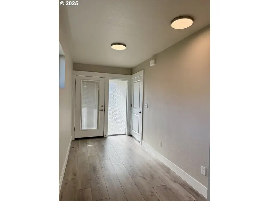 158 SE Mosher Ave, Roseburg, OR 97470 - Image #2