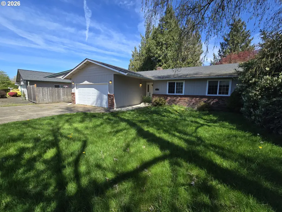 4002 Oak St, Longview, WA 98632 - #3