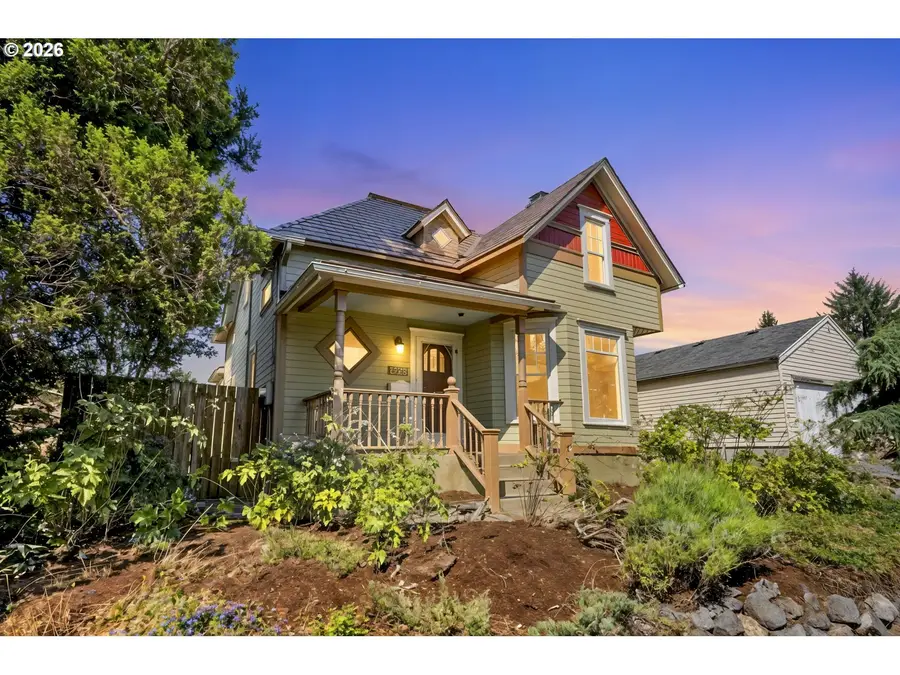 1725 N Sumner St, Portland, OR 97217 - #2