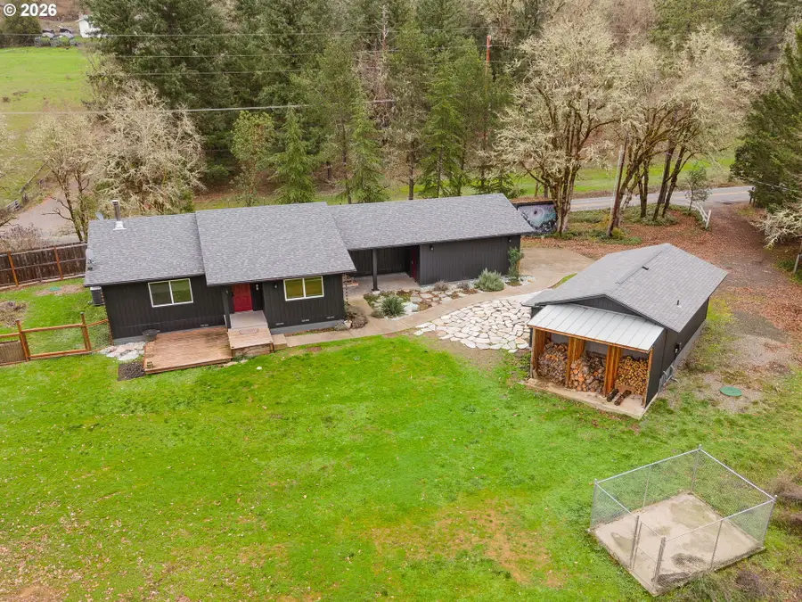 8148 Melqua Rd, Umpqua, OR 97486 - Image #2