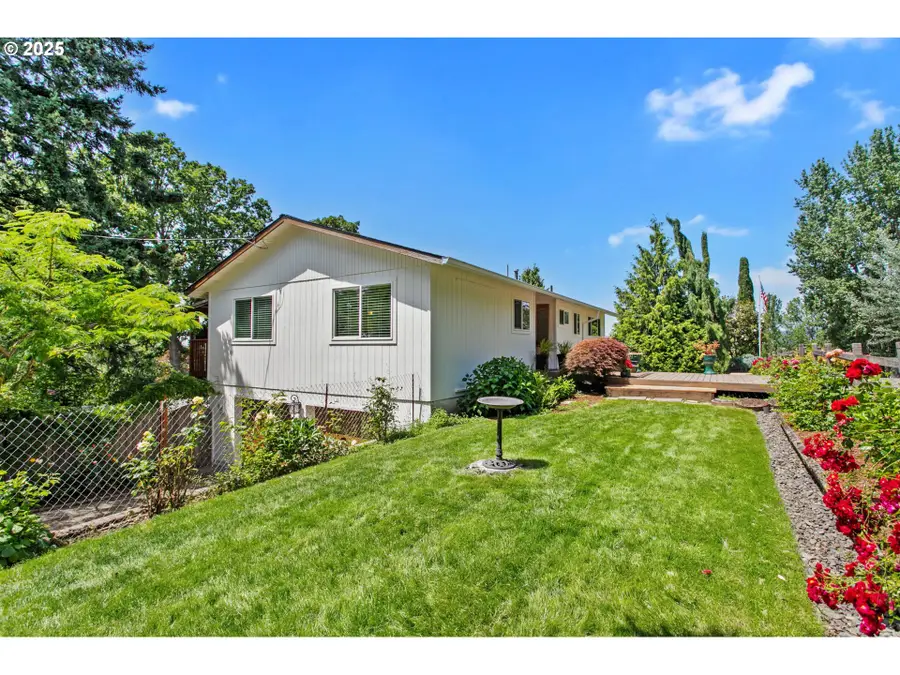 6985 SW Florence Ln, Garden Home Whitford, OR 97223 - Image #3