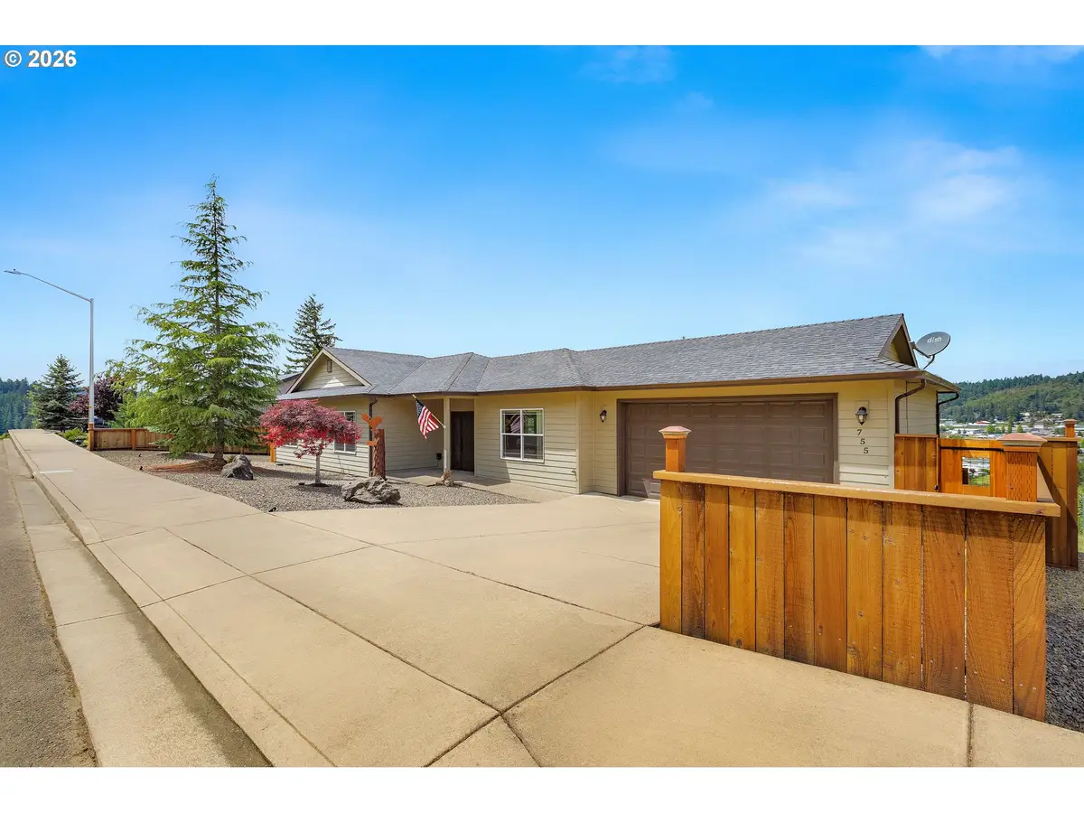 755 Valley Vista St, Sutherlin, OR 97479 - #1