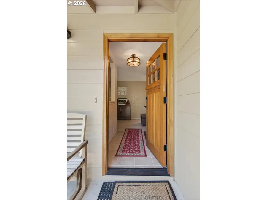 33892 Shamrock Ln, Scappoose, OR 97056 - #3