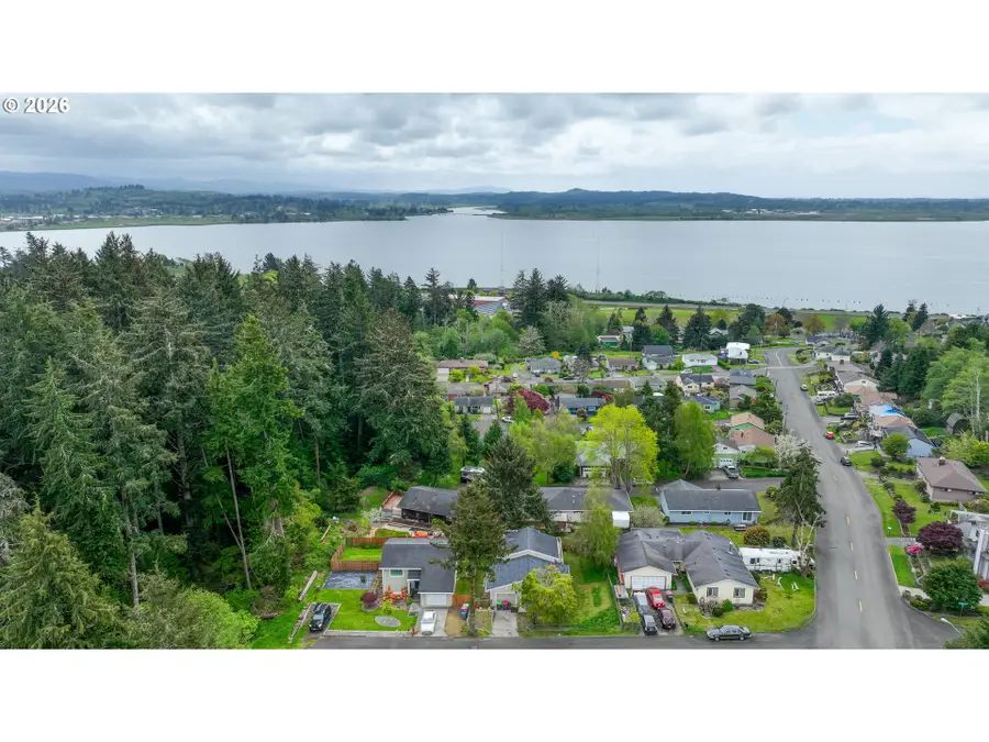 929 W Clatsop Ave, Astoria, OR 97103 - #3