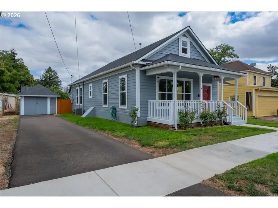 1060 SE Shelton St, Dallas, OR 97338 - #3