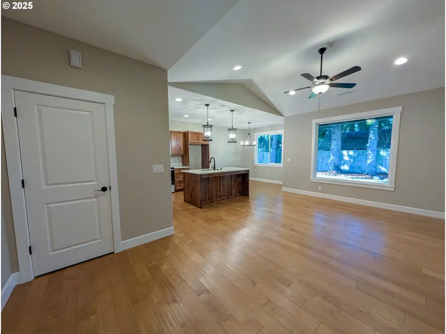 127 Heights Ln, Onalaska, WA 98570 - Image #2