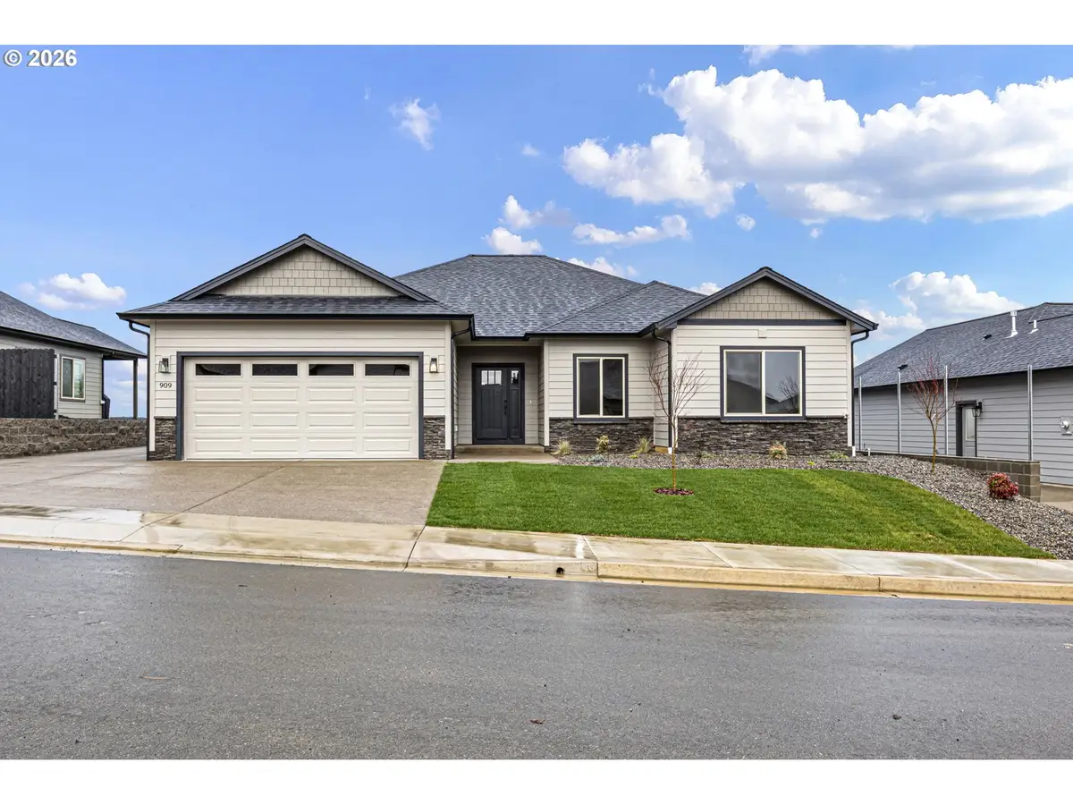 909 Durham Ave, Sutherlin, OR 97479 - Image #1