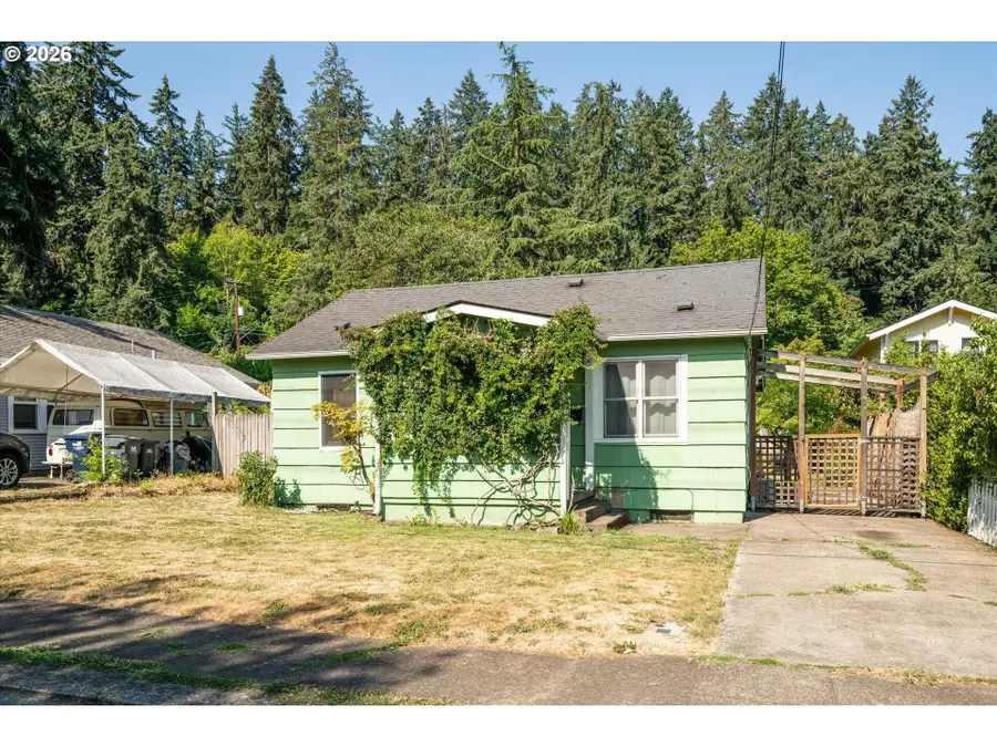 2570 Emerald St, Eugene, OR 97403 - #3