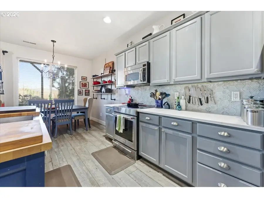 21601 NE Willow Glen Rd, Fairview, OR 97024 - Image #3