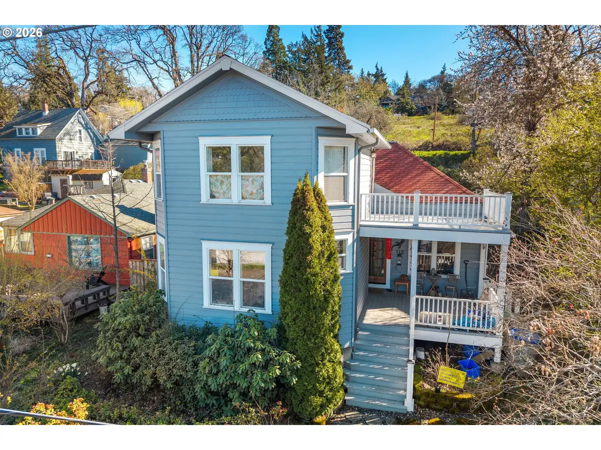 715 Sherman Ave, Hood River, OR 97031 - #1