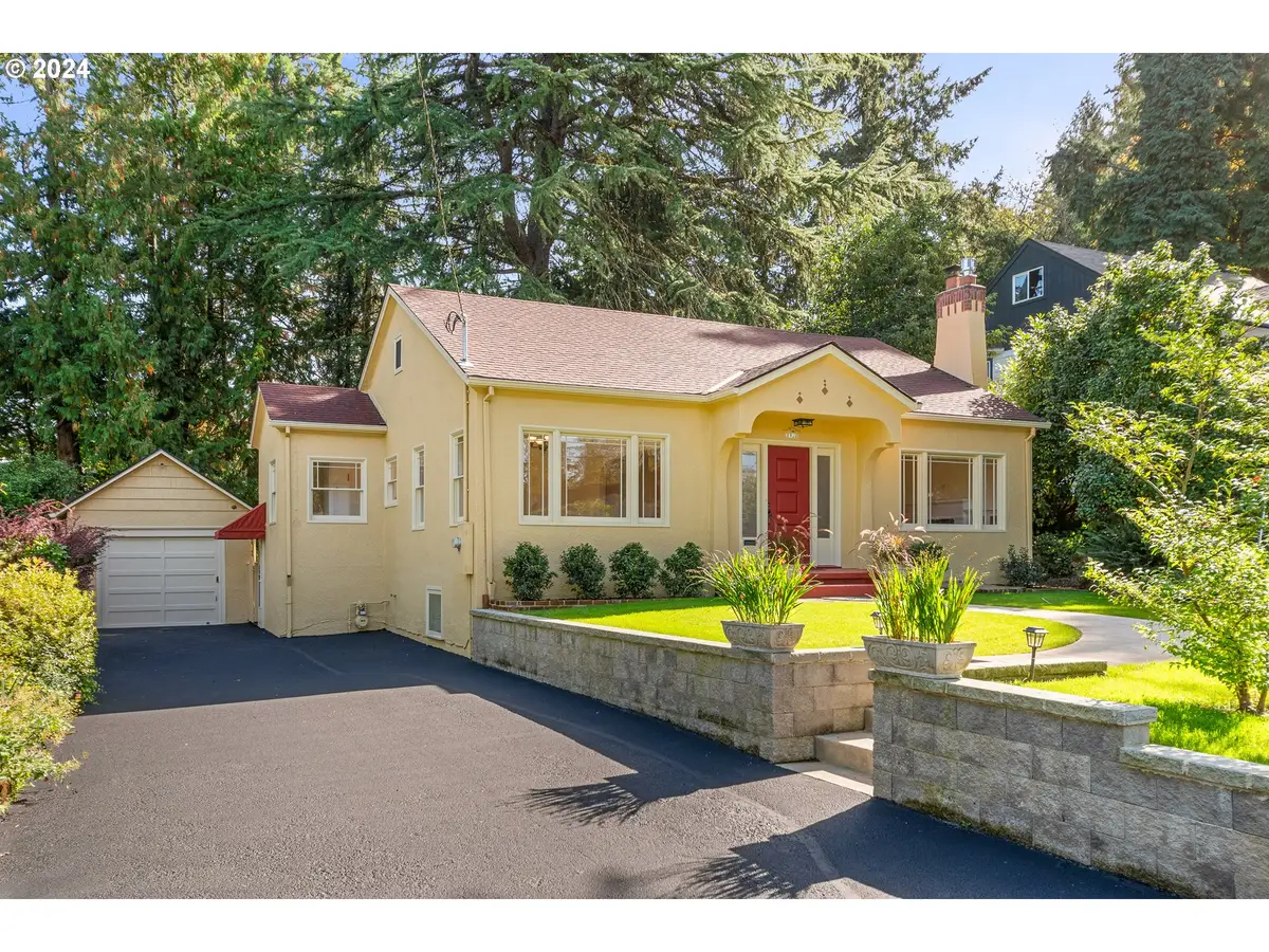 8922 SW Capitol Hwy, Portland, OR 97219 - Image #1