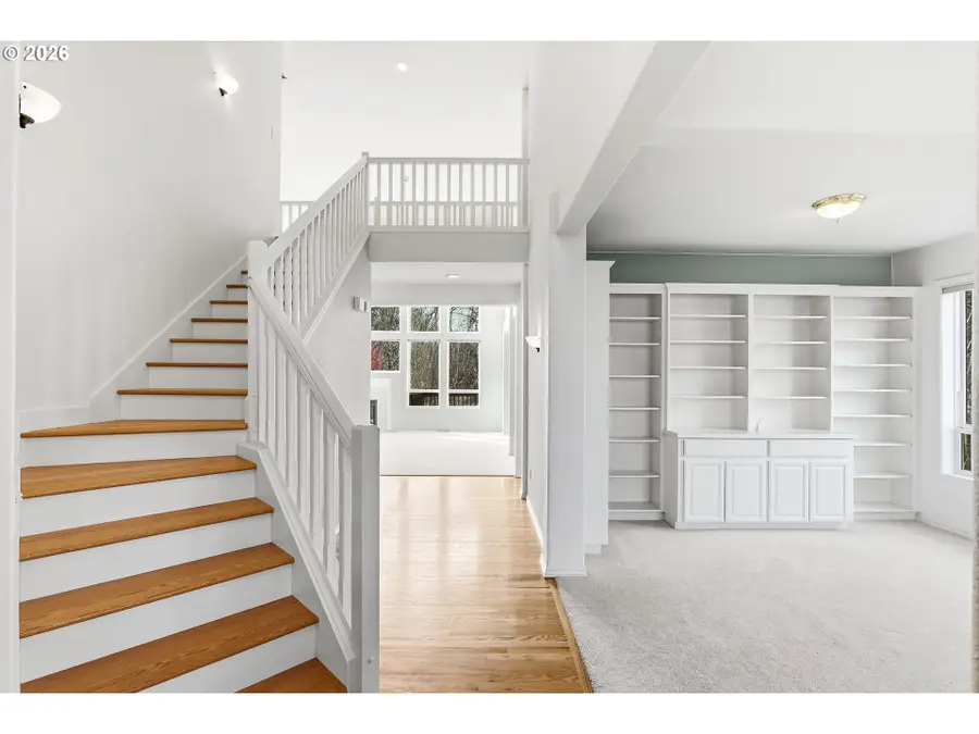 331 NE Hillwood Dr, Hillsboro, OR 97124 - #2