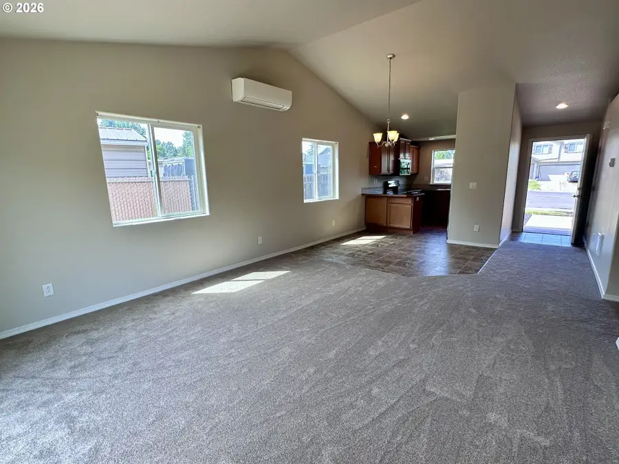 211 Lacasa St, Eugene, OR 97402 - #3
