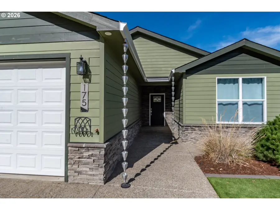 175 Platinum Dr, Roseburg, OR 97471 - #2