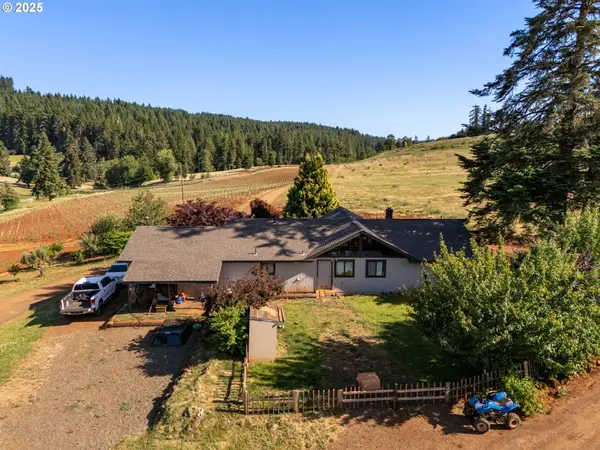 1066 Red Hill Rd, Oakland, OR 97462