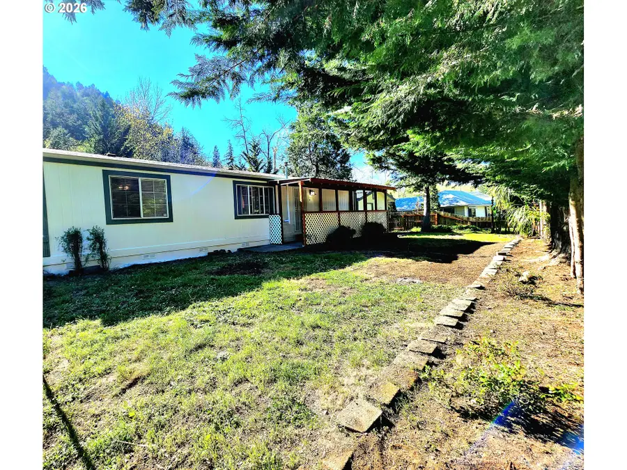 874 S Main St, Canyonville, OR 97417 - #2