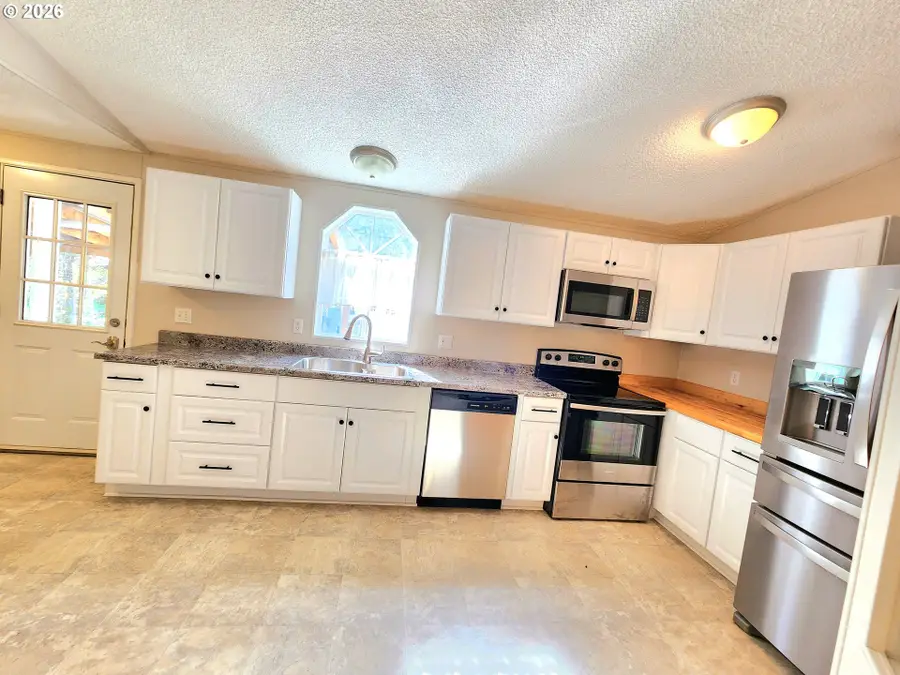 874 S Main St, Canyonville, OR 97417 - #3