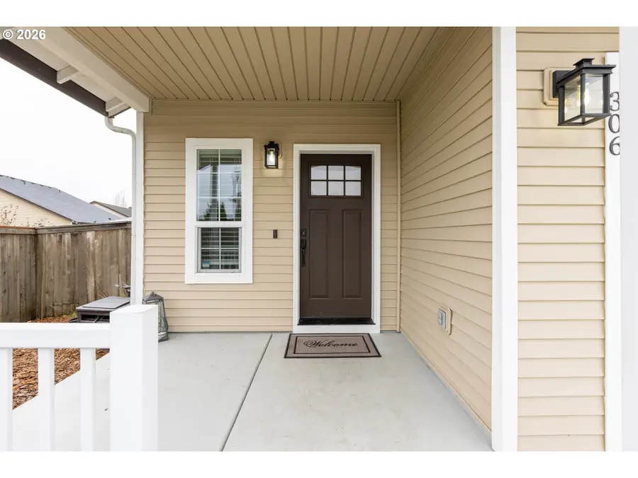 306 E 16th Pl, La Center, WA 98629 - #2