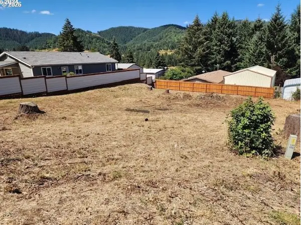 1035 Whipple Ct, Yoncalla, OR 97499